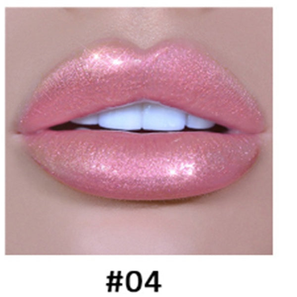 Glossy lips with multi-dimensional shine