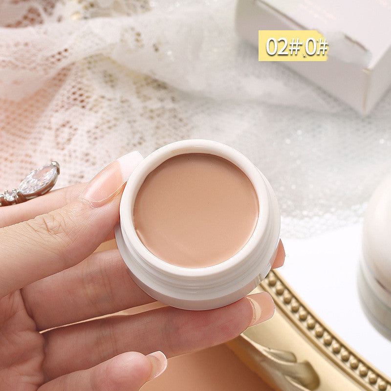 Long-lasting concealer on fair skin
